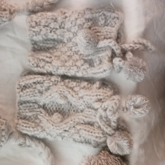 Hat and mitten set - Picture 4 of 8